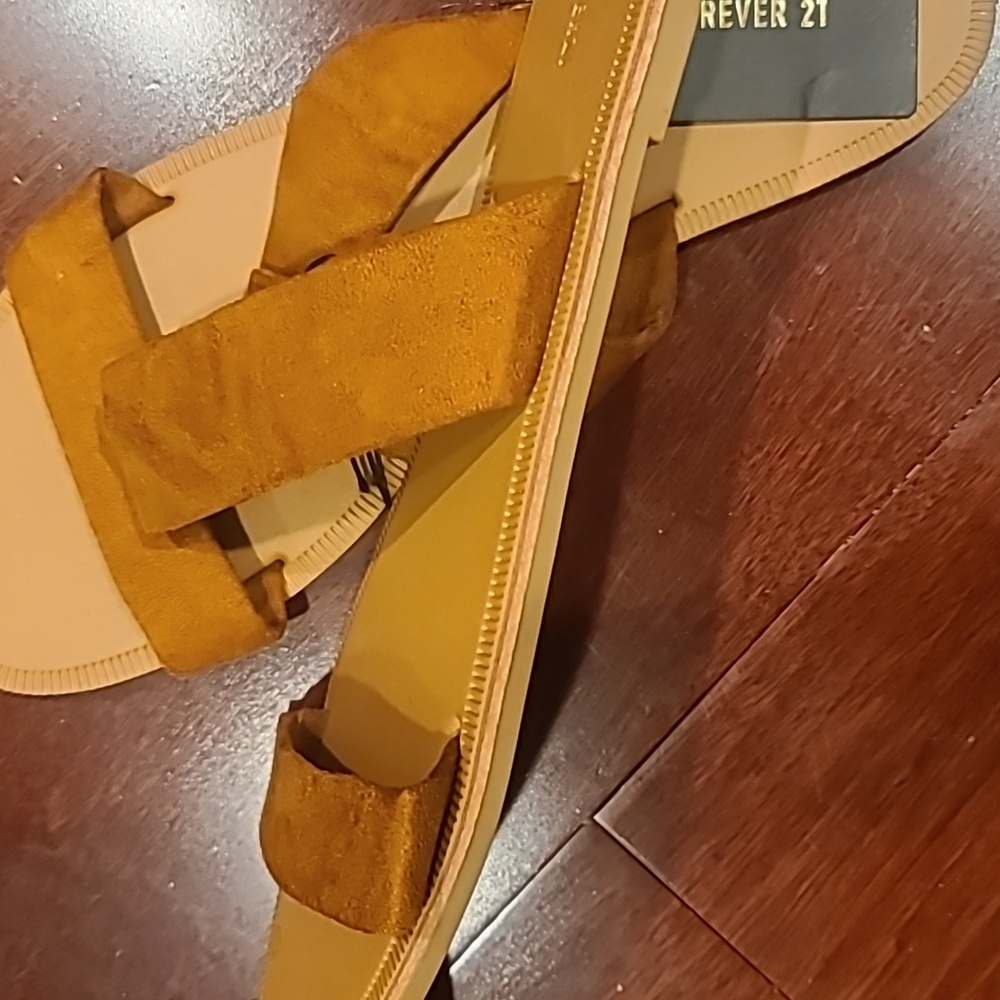Sandals - Picture 3 of 4